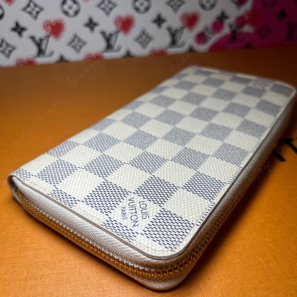 Like new! Zippy Wallet in azur - Picture 3 of 15